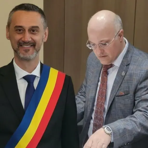 Foto Mario De Mezzo pune presiune pe un consilier local PSD să-şi schimbe votul (VIDEO)