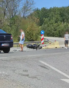 Foto Accident pe DN 65, la Saru. Un motociclist rănit