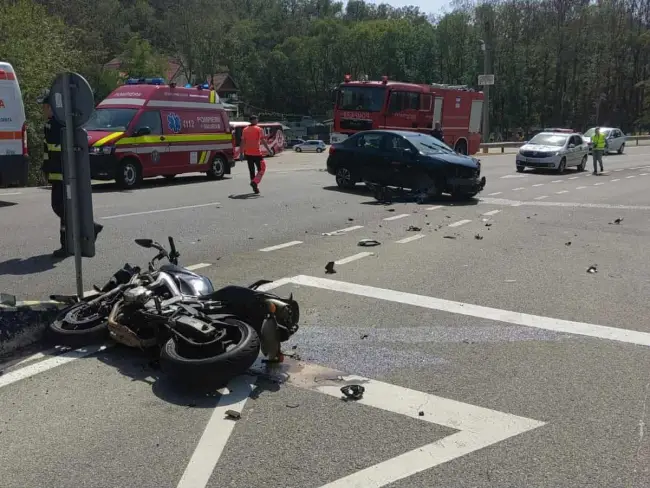 Foto Accident pe DN 65, la Saru. Un motociclist rănit