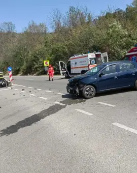 Foto Accident pe DN 65, la Saru. Un motociclist rănit
