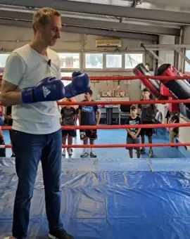 Foto Gaura neagră de la CSM Slatina: Licitaţia privind cazarea şi masa sportivilor ajunge în instanţă, după ce firma câştigătoare a trecut drept experienţă „servicii de consultanţă”