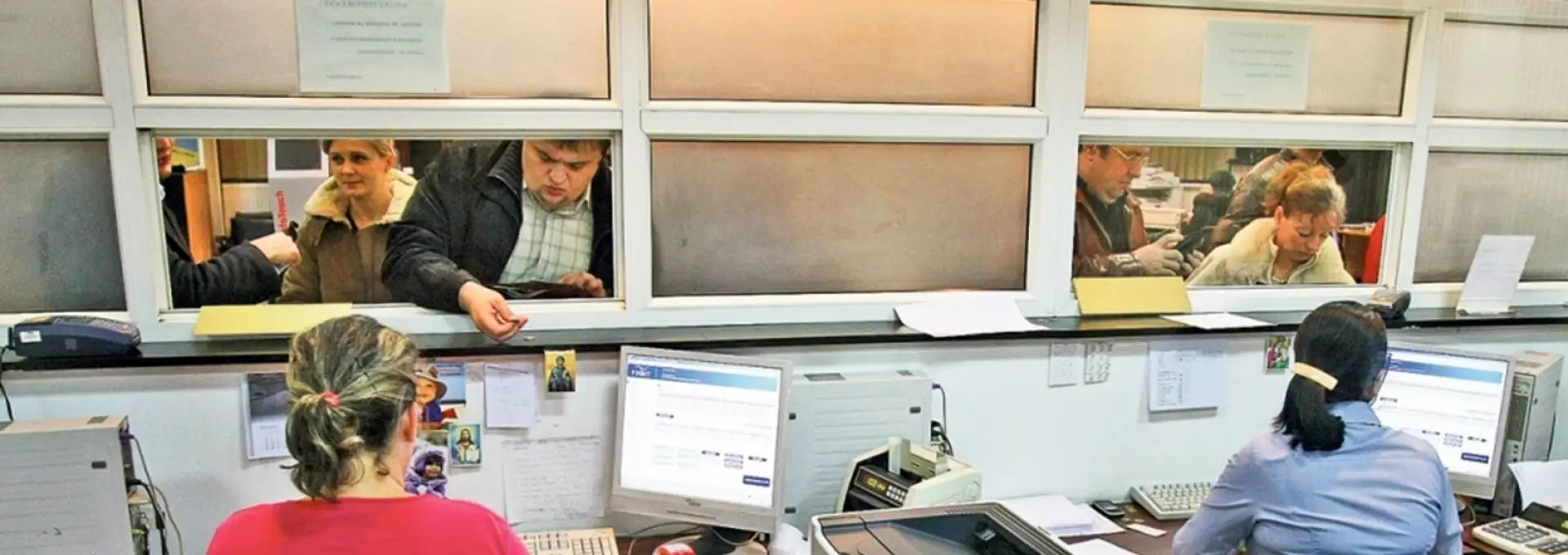 Foto Bolojan vrea să dea afară aproape 200 de bugetari din judeţul Olt. Lista primăriilor care ar trebui să facă disponibilizări