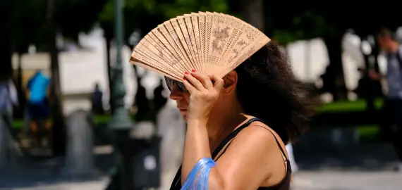 Foto Valul de căldură şi disconfortul termic continuă şi miercuri. Temperaturi de până la 37 de grade