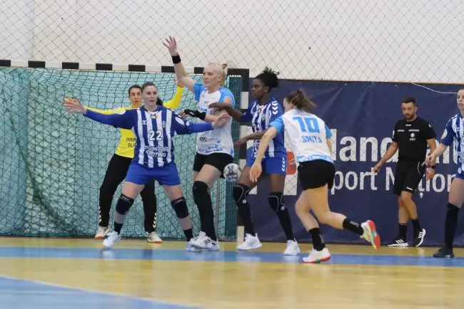 Foto FOTO. CSM Slatina, înfrângere la cinci goluri cu CSM Bucureşti