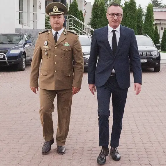 Foto Prefectul îl pune la punct pe primarul din Slatina: „Este revoltător să te folosești de copiii cu autism pentru scopuri politice”