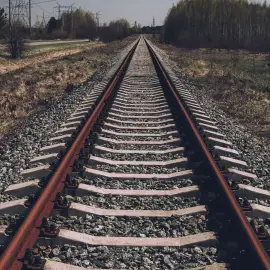 Foto Trafic feroviar blocat la Drăgăneşti-Olt, după ce un vagon de marfă a sărit de pe șine