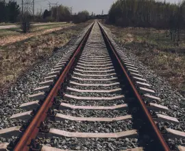 Foto Trafic feroviar blocat la Drăgăneşti-Olt, după ce un vagon de marfă a sărit de pe șine