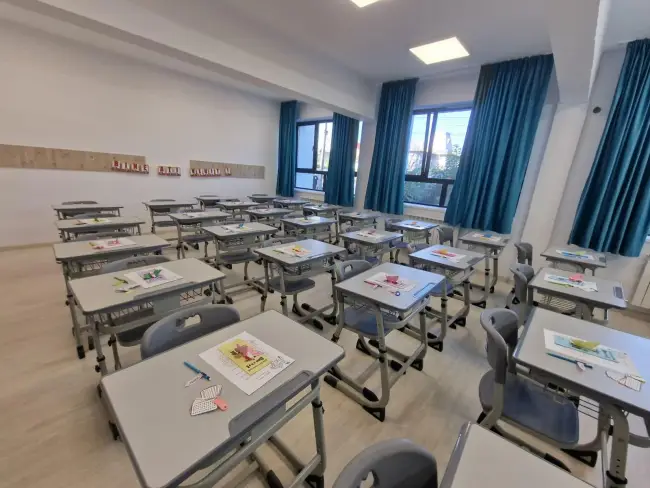 Foto O școală modernă pentru Caracal: elevii de la „Gheorghe Magheru” au început anul într-o clădire nouă, finanțată prin PNRR (FOTO)