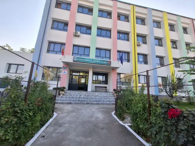 Foto O școală modernă pentru Caracal: elevii de la „Gheorghe Magheru” au început anul într-o clădire nouă, finanțată prin PNRR (FOTO)