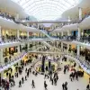 Foto Premieră în justiția românească. O femeie nu mai are voie în mall-uri timp de trei ani