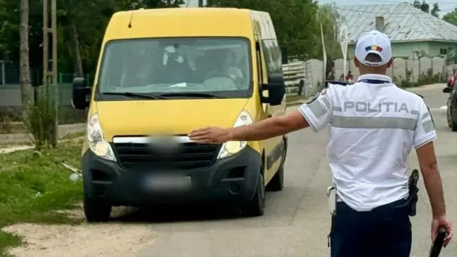 Foto FOTO. Microbuzele elevilor au fost verificate în trafic