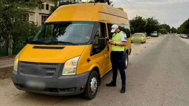 Foto FOTO. Microbuzele elevilor au fost verificate în trafic