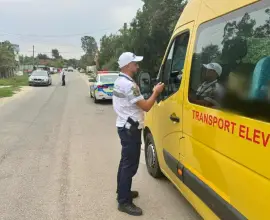 Foto FOTO. Microbuzele elevilor au fost verificate în trafic
