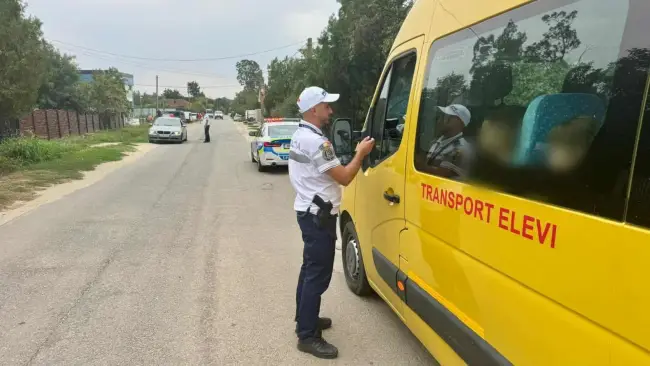 Foto FOTO. Microbuzele elevilor au fost verificate în trafic