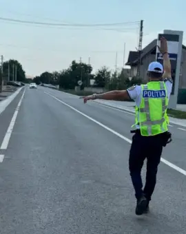 Foto Poliţiştii olteni au reţinut, în weekend, 36 de permise de conducere