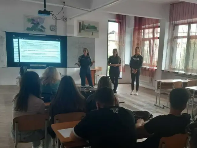Foto Acţiuni pentru prevenirea consumului de droguri în şcoli din Scorniceşti, Drăgăneşti-Olt, Balş, Bobiceşti şi Bârza