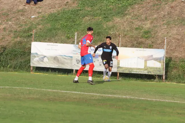Foto Oltul Curtişoara, învinsă de Universitatea Craiova II. Luis Paradela, titular pe Stadionul „Tineretului”