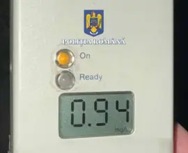Foto Poliţiştii olteni au reţinut aproape 100 de permise: Tânăr depistat conducând fără permis, pe o stradă din Balş