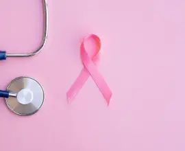 Foto Primăria și clădirile emblematice din Caracal, scăldate în roz pentru solidaritate împotriva cancerului de sân