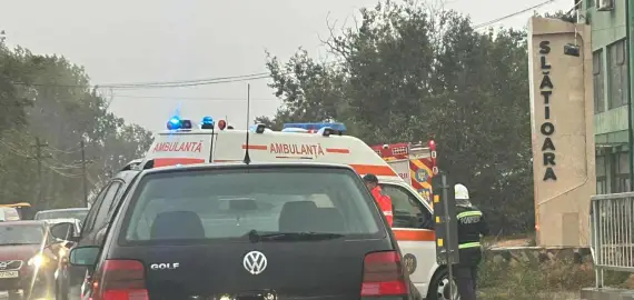Foto Accident cu două autoturisme implicate, la ieşirea din Slatina, după Podul Olt