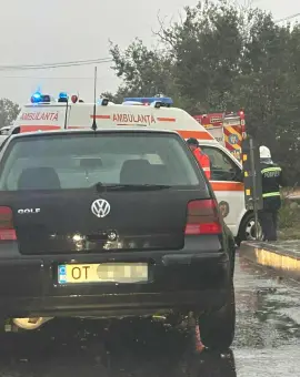 Foto Accident cu două autoturisme implicate, la ieşirea din Slatina, după Podul Olt
