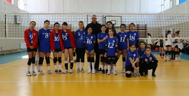 Foto Două echipe din Slatina, la startul Campionatului de Minivolei U13