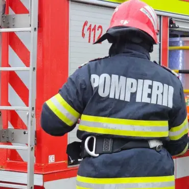 Foto Cod portocaliu de ploi în Olt: pompierii au intervenit în Slatina și Caracal pentru inundații și arbori doborâți