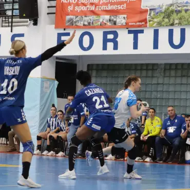 Foto CSM Slatina, duel pe teren propriu cu CSM Galaţi. Spectatorii vor putea face donaţii pentru Ştefania Petcan