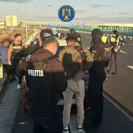 Foto VIDEO. Doi tineri care au tâlhărit un bărbat în Slatina au fost prinşi în trafic, pe DEx 12