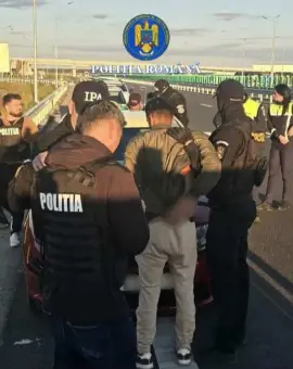 Foto VIDEO. Doi tineri care au tâlhărit un bărbat în Slatina au fost prinşi în trafic, pe DEx 12