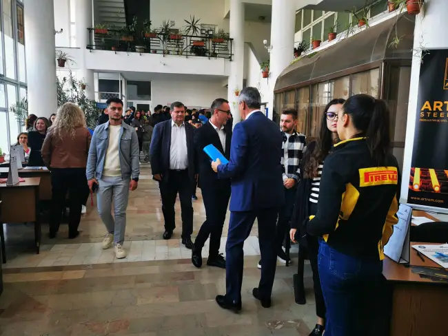 Foto FOTO. Beneficiarii de ajutor social, cei mai numeroși participanți la Bursa Locurilor de Muncă pentru Absolvenți