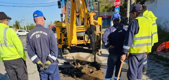 Foto Centrul Slatinei, blocat de Compania de Apă