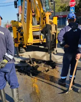 Foto Centrul Slatinei, blocat de Compania de Apă