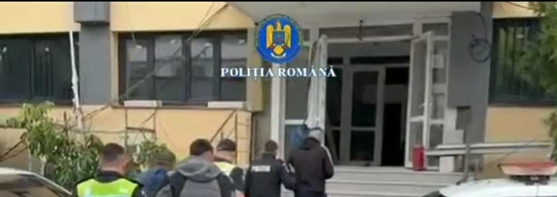 Foto VIDEO. Scandal la o petrecere privată în Milcov. Trei bărbaţi reţinuţi