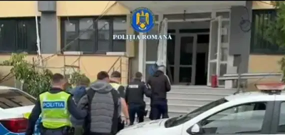 Foto VIDEO. Scandal la o petrecere privată în Milcov. Trei bărbaţi reţinuţi