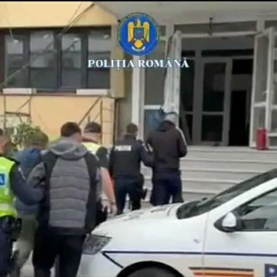 Foto VIDEO. Scandal la o petrecere privată în Milcov. Trei bărbaţi reţinuţi