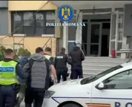 Foto VIDEO. Scandal la o petrecere privată în Milcov. Trei bărbaţi reţinuţi
