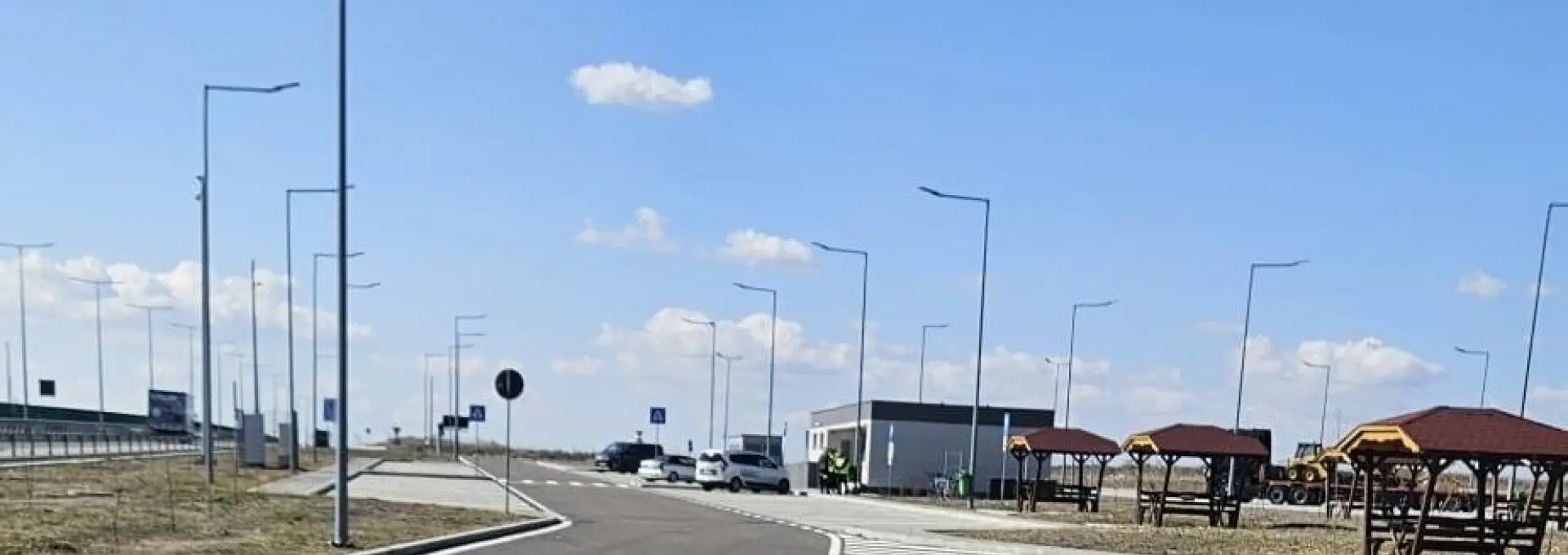 Foto Două noi parcări au fost deschise pe Drumul Expres Craiova-Pitești, în zona Balș