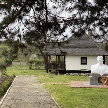 Foto Scornicești, orașul natal al lui Ceaușescu, devine atracție pentru turiști, familia pregătește deschiderea casei memorial