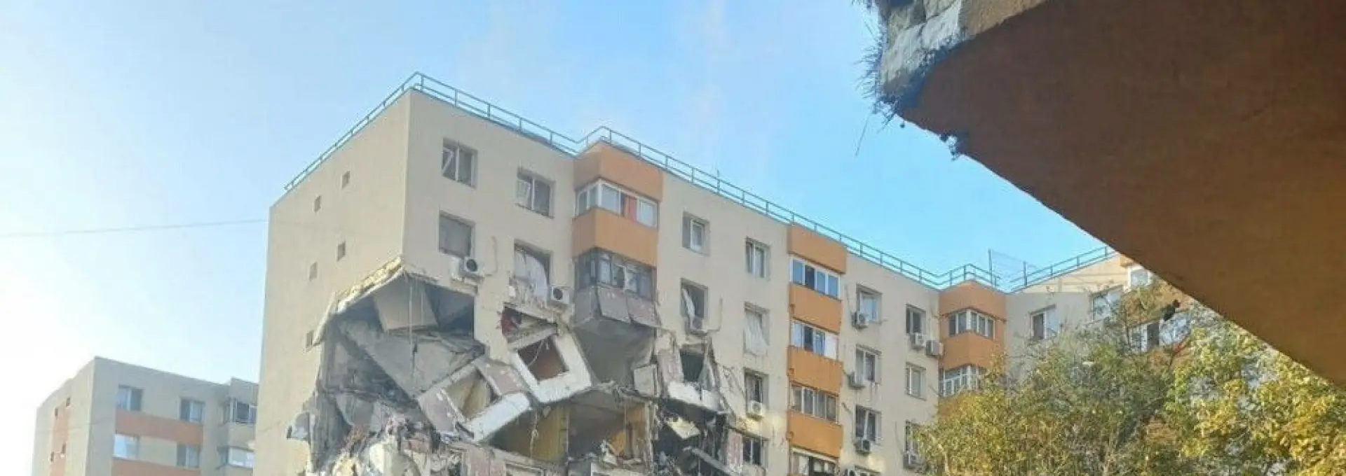 Foto Explozie puternică în Capitală. Apartamente distruse complet, mai mulţi răniţi şi cel puţin două persoane decedate
