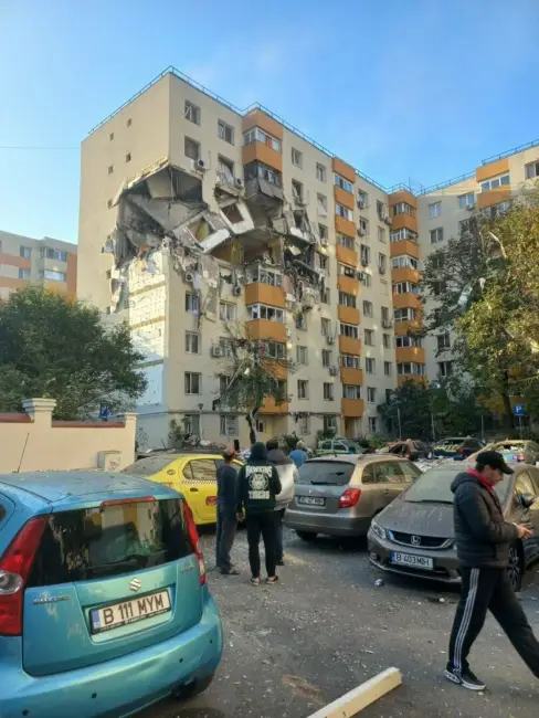 Foto Explozie puternică în Capitală. Apartamente distruse complet, mai mulţi răniţi şi cel puţin două persoane decedate