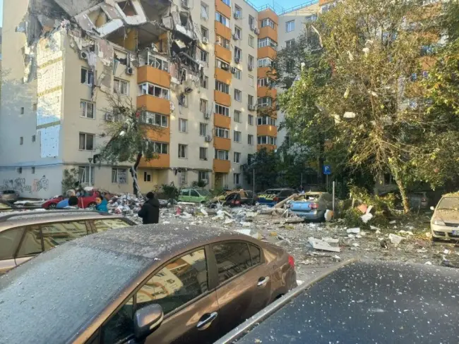 Foto Explozie puternică în Capitală. Apartamente distruse complet, mai mulţi răniţi şi cel puţin două persoane decedate