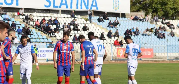 Foto CSM Slatina se impune în meciul cu FC Bihor, deşi a evoluat în inferioritate numerică