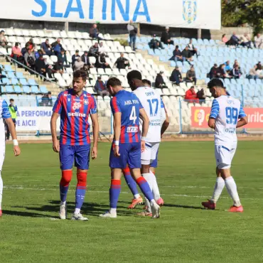 Foto CSM Slatina se impune în meciul cu FC Bihor, deşi a evoluat în inferioritate numerică