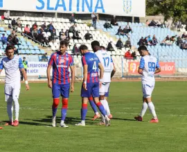 Foto CSM Slatina se impune în meciul cu FC Bihor, deşi a evoluat în inferioritate numerică