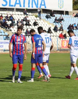 Foto CSM Slatina se impune în meciul cu FC Bihor, deşi a evoluat în inferioritate numerică