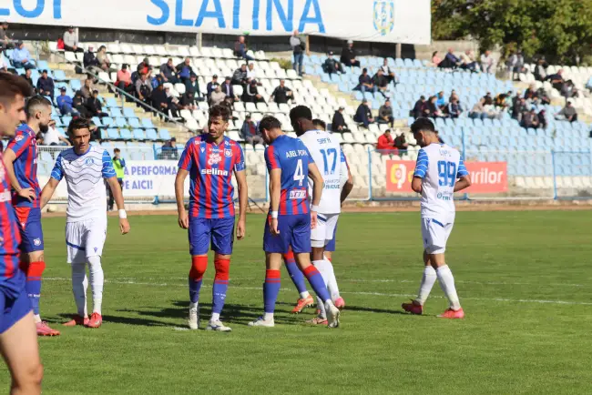 Foto CSM Slatina se impune în meciul cu FC Bihor, deşi a evoluat în inferioritate numerică