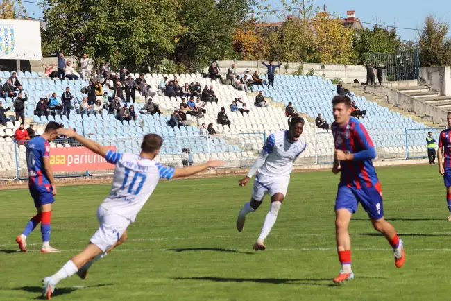 Foto CSM Slatina se impune în meciul cu FC Bihor, deşi a evoluat în inferioritate numerică