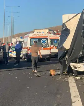 Foto Accident pe Drumul Expres, în zona oraşului Balş. Traficul este blocat