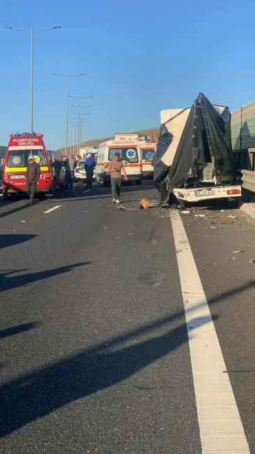 Foto Accident pe Drumul Expres, în zona oraşului Balş. Traficul este blocat